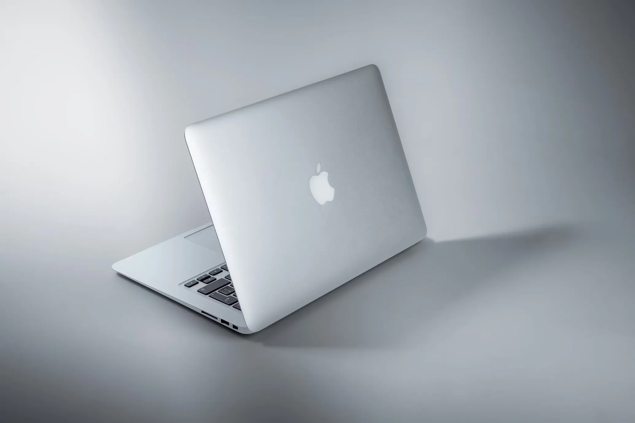 苹果三月新品风暴：iPhone 17e 与 M4 Mac 蓄势待发，”Apple Experience” 特别活动曝光