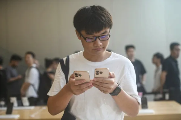 苹果手机“高危漏洞”警告背后：是安全提醒，还是AI更新的“技术性拦截”？
