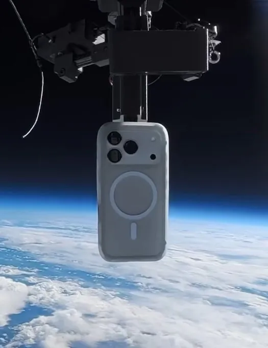 iPhone 17 Pro 从3 万米高空坠落！